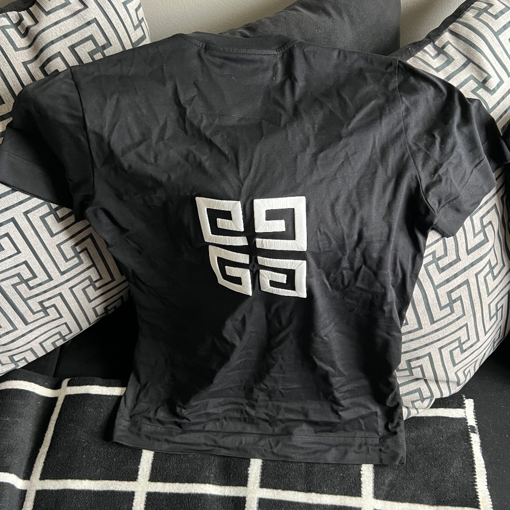 Unisex Givenchy T shirt